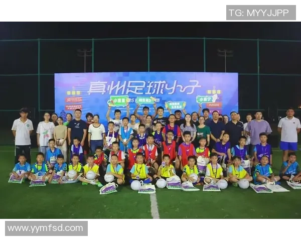 世界足球明星齐聚一堂共庆盛典展现友谊与激情的精彩时刻